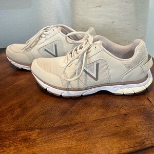 Vionic 1st Ray Technology  Cream & brown Athletic Sneakers